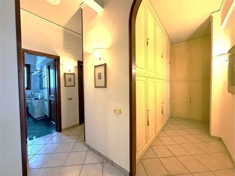 Immagine 10 di Appartamento in vendita  a Firenze