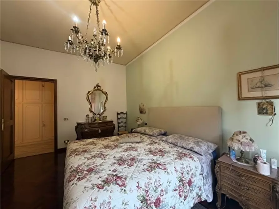 Immagine 13 di Appartamento in vendita  a Firenze