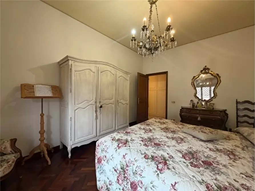 Immagine 14 di Appartamento in vendita  a Firenze