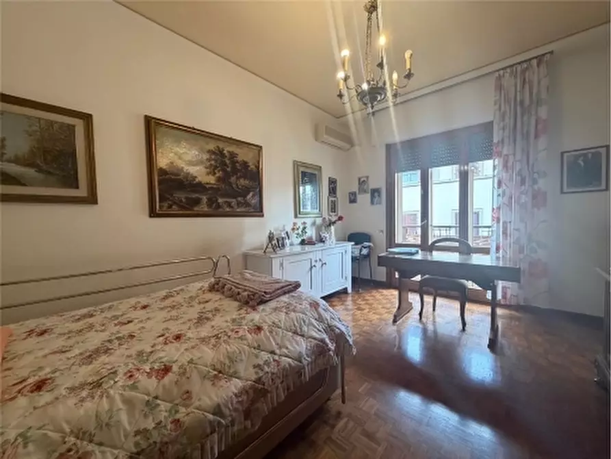 Immagine 17 di Appartamento in vendita  a Firenze