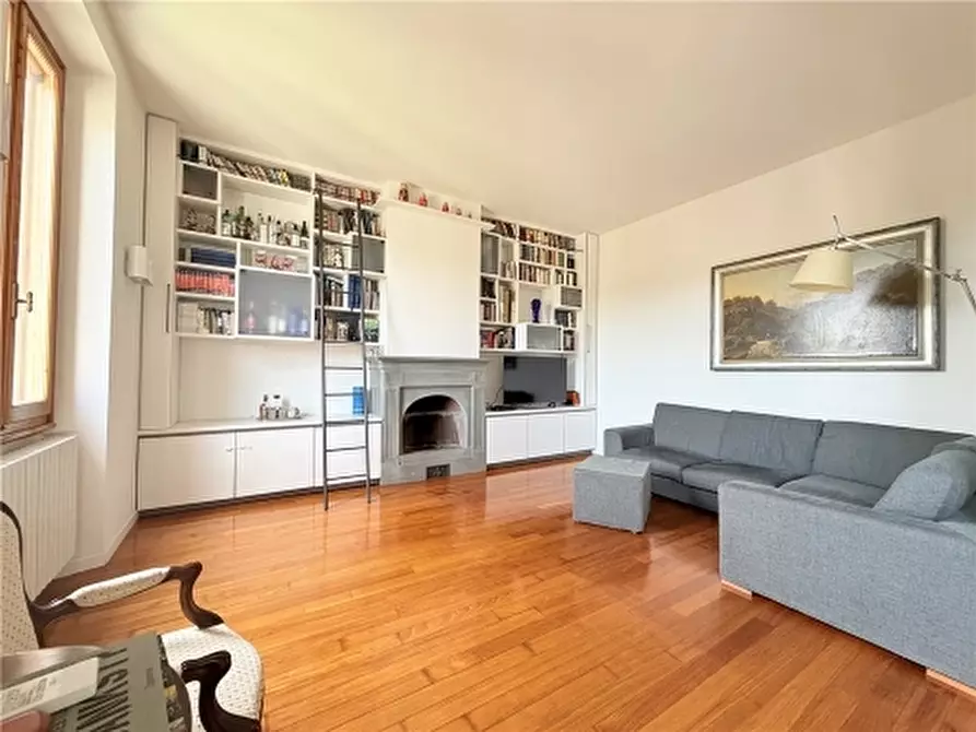 Immagine 6 di Appartamento in vendita  a Firenze