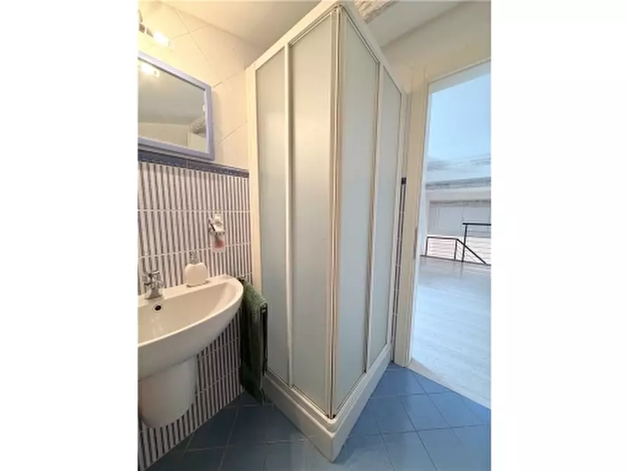Immagine 16 di Appartamento in vendita  a Firenze