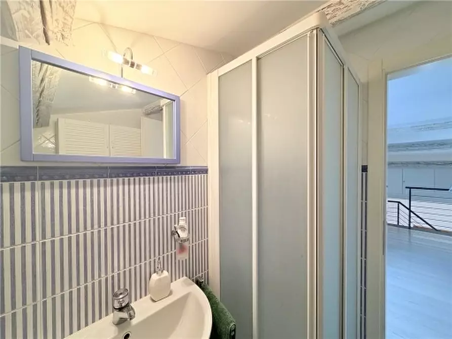Immagine 21 di Appartamento in vendita  a Firenze