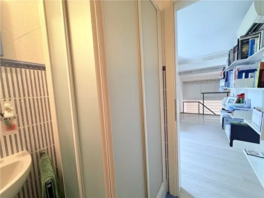 Immagine 22 di Appartamento in vendita  a Firenze