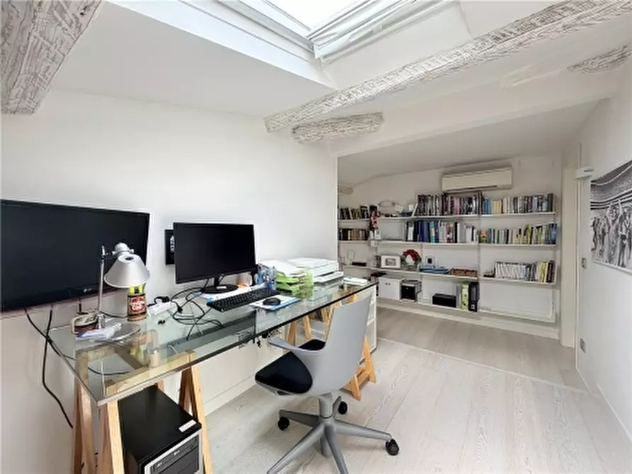 Immagine 28 di Appartamento in vendita  a Firenze