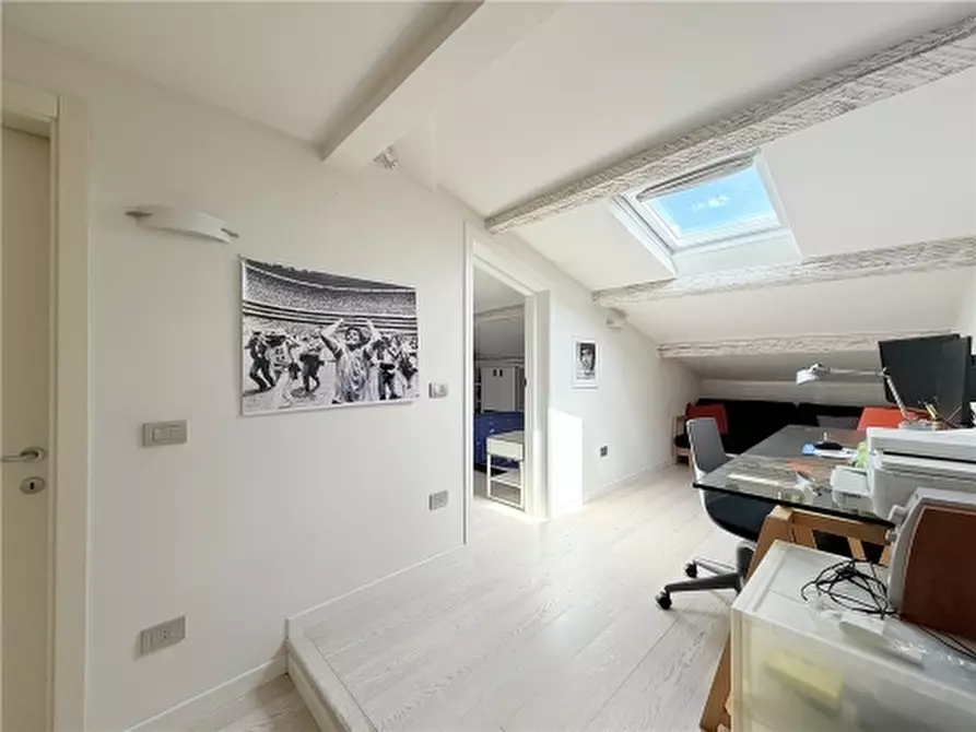 Immagine 29 di Appartamento in vendita  a Firenze