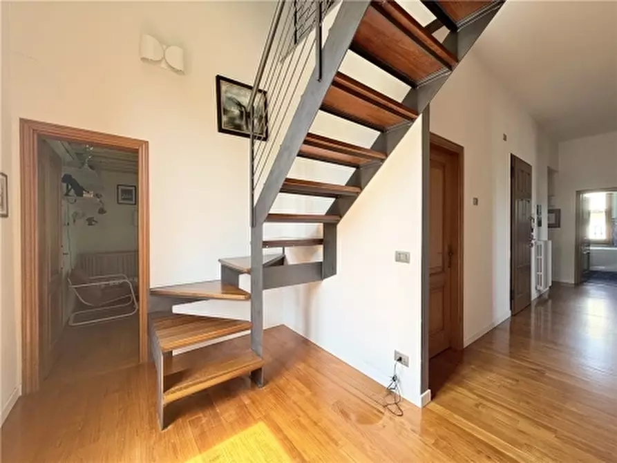 Immagine 42 di Appartamento in vendita  a Firenze