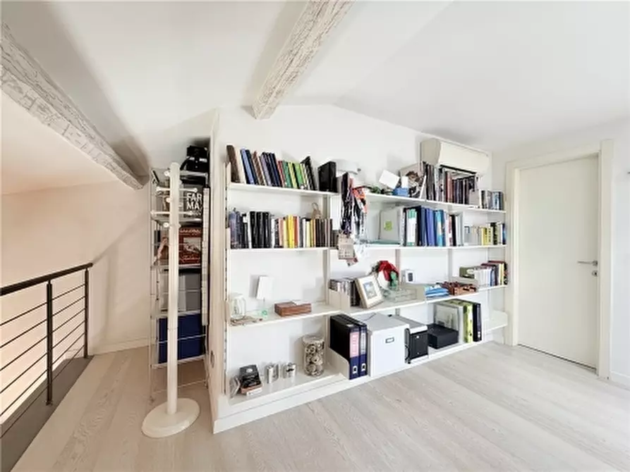 Immagine 45 di Appartamento in vendita  a Firenze