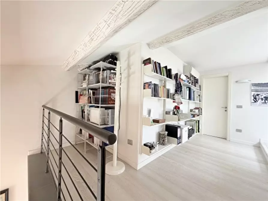 Immagine 46 di Appartamento in vendita  a Firenze