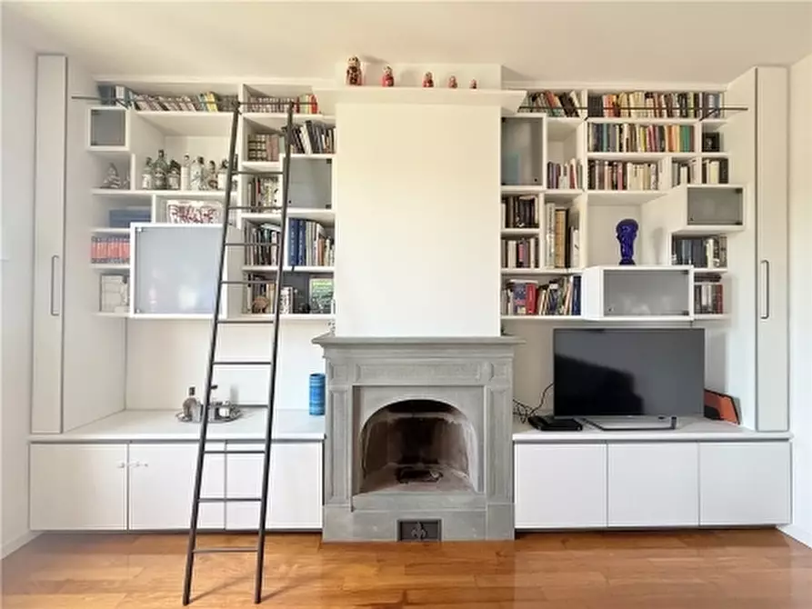 Immagine 55 di Appartamento in vendita  a Firenze