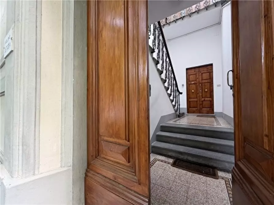 Immagine 73 di Appartamento in vendita  a Firenze