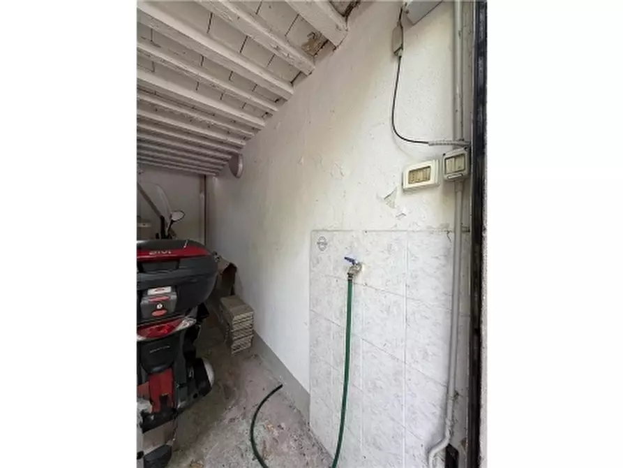 Immagine 75 di Appartamento in vendita  a Firenze