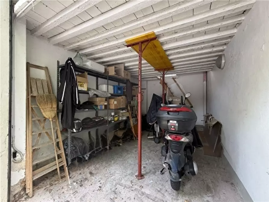 Immagine 77 di Appartamento in vendita  a Firenze