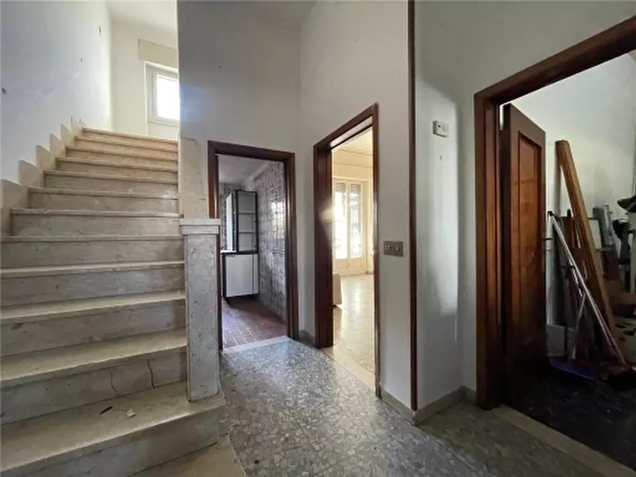 Immagine 3 di Villa in vendita  a Sesto Fiorentino