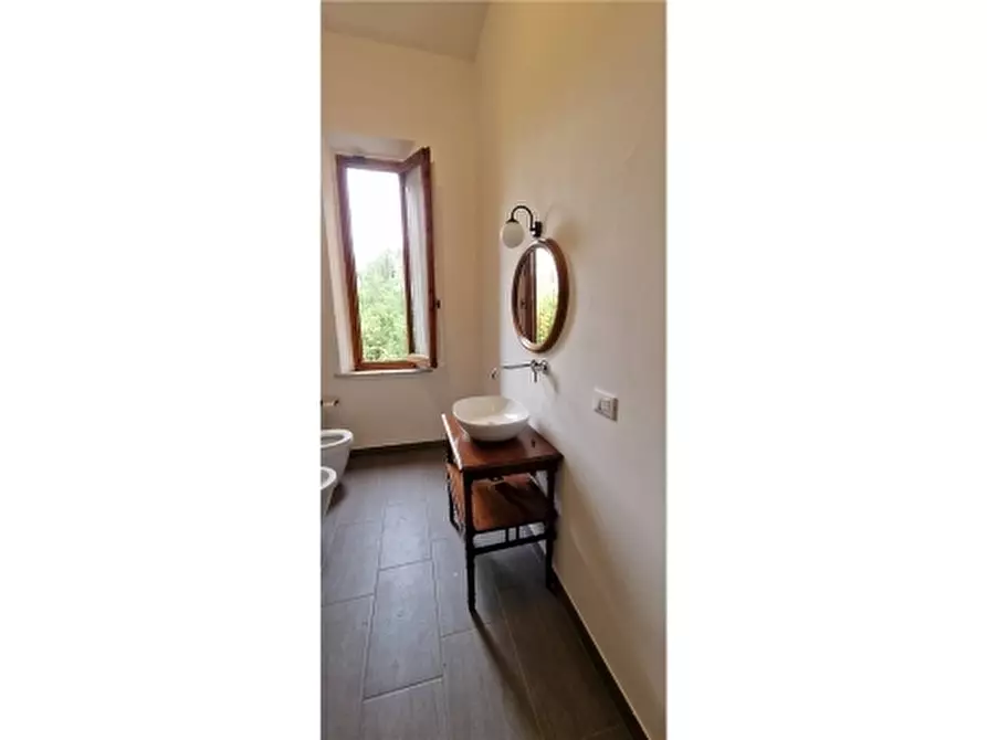 Immagine 38 di Villa in vendita  a Empoli