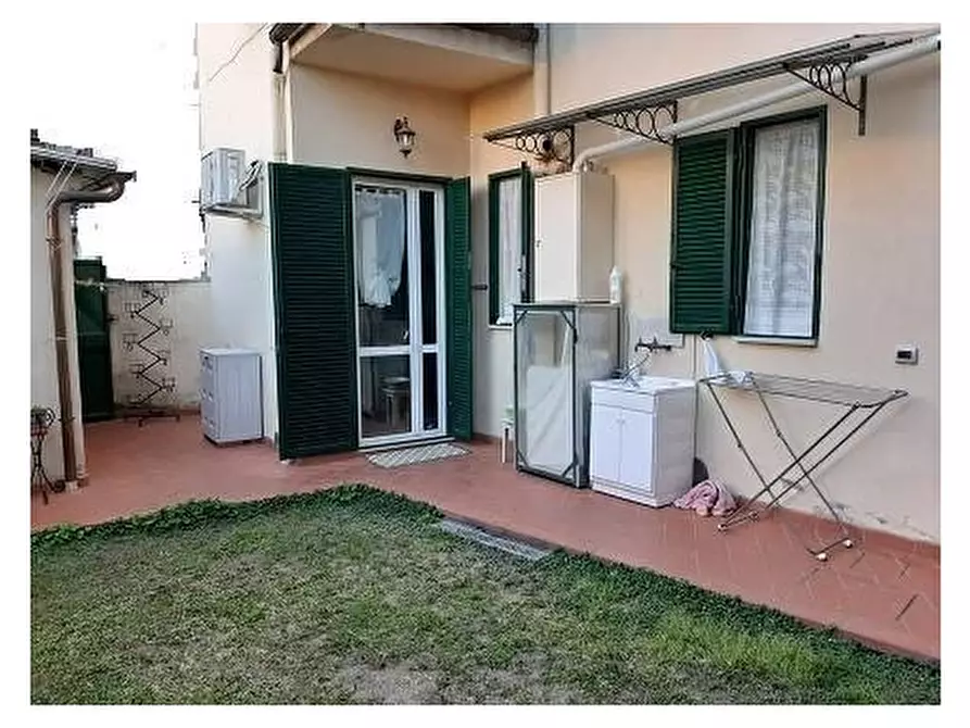 Immagine 3 di Villa in vendita  a Firenze
