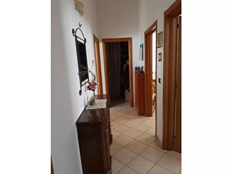 Immagine 4 di Villa in vendita  a Firenze