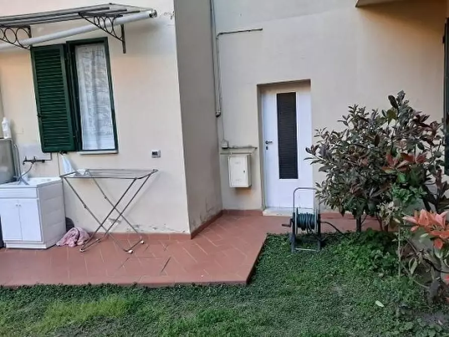 Immagine 5 di Villa in vendita  a Firenze