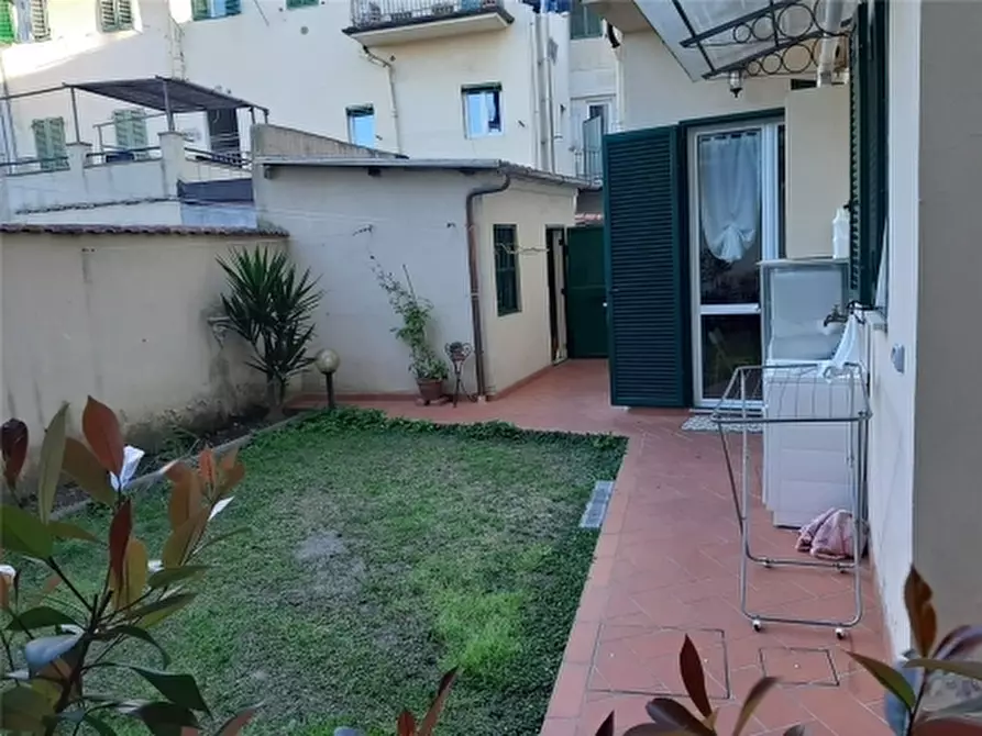 Immagine 9 di Villa in vendita  a Firenze