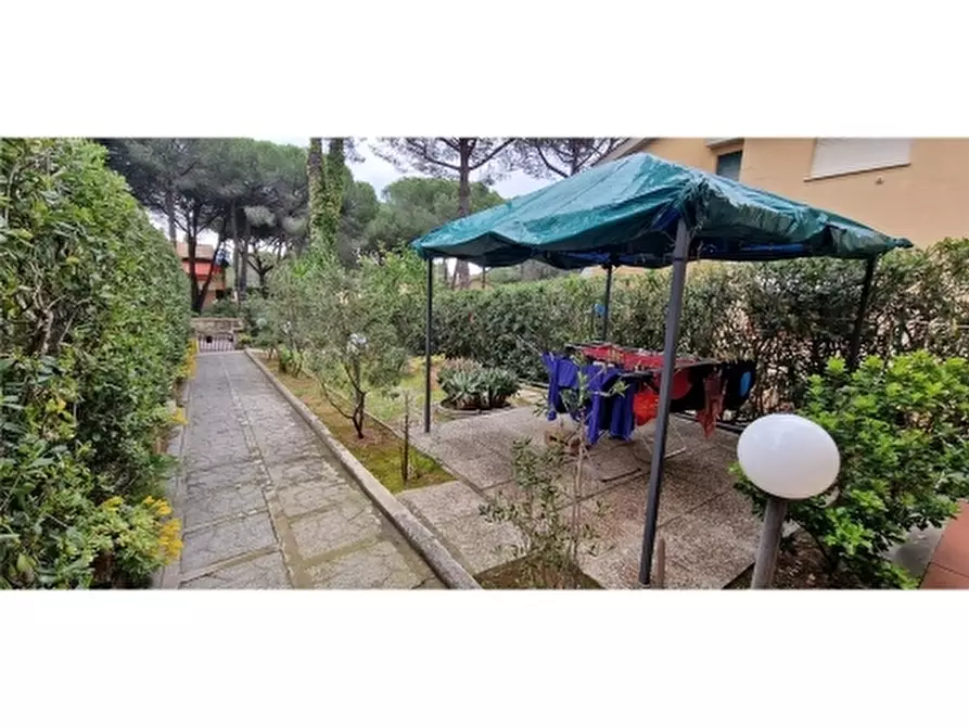 Immagine 1 di Villa in vendita  a Rosignano Marittimo