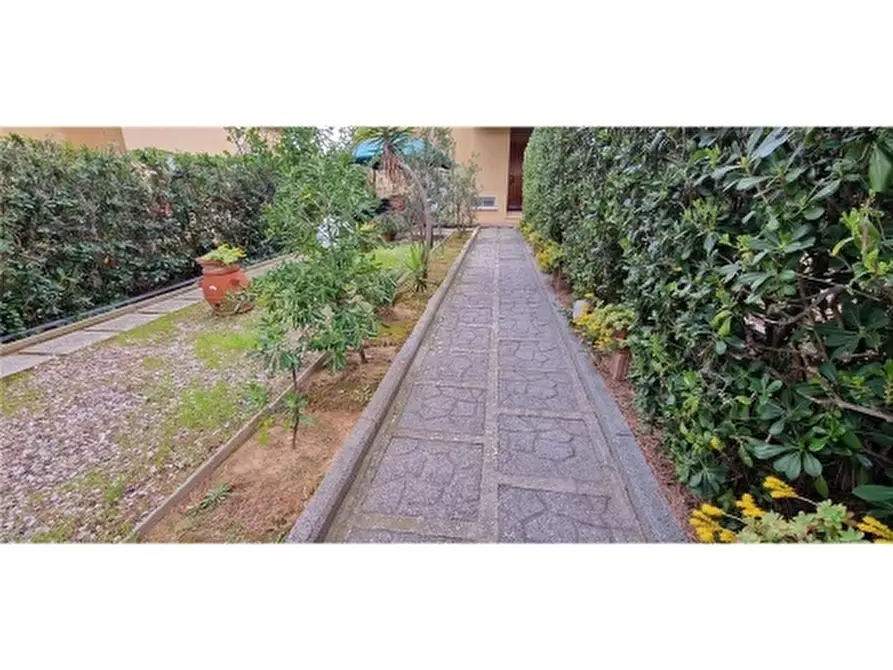 Immagine 47 di Villa in vendita  a Rosignano Marittimo