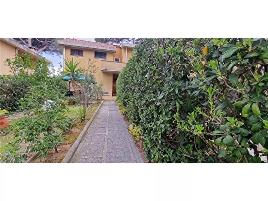 Immagine 54 di Villa in vendita  a Rosignano Marittimo