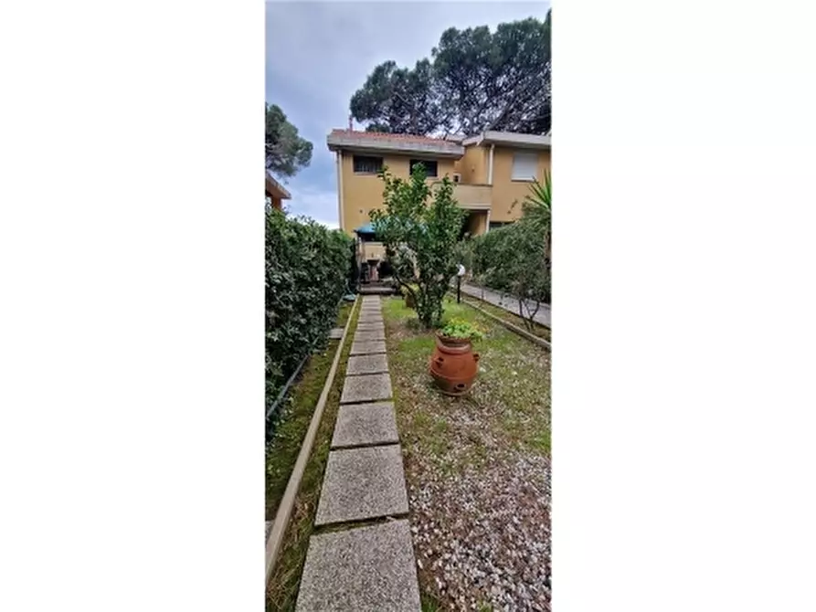 Immagine 57 di Villa in vendita  a Rosignano Marittimo