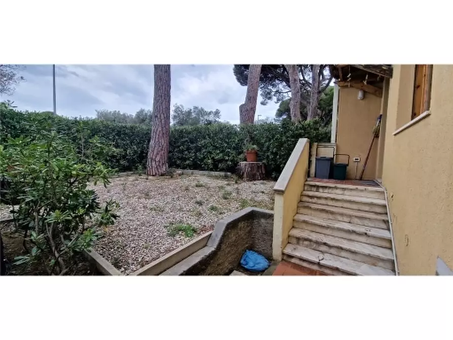 Immagine 58 di Villa in vendita  a Rosignano Marittimo