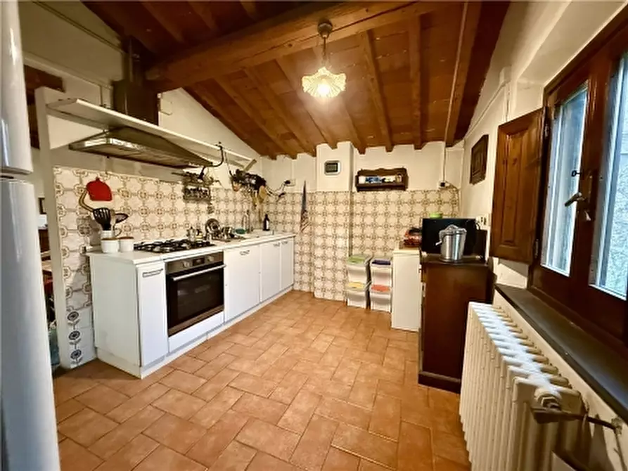 Immagine 9 di Rustico / casale in vendita  a Firenze