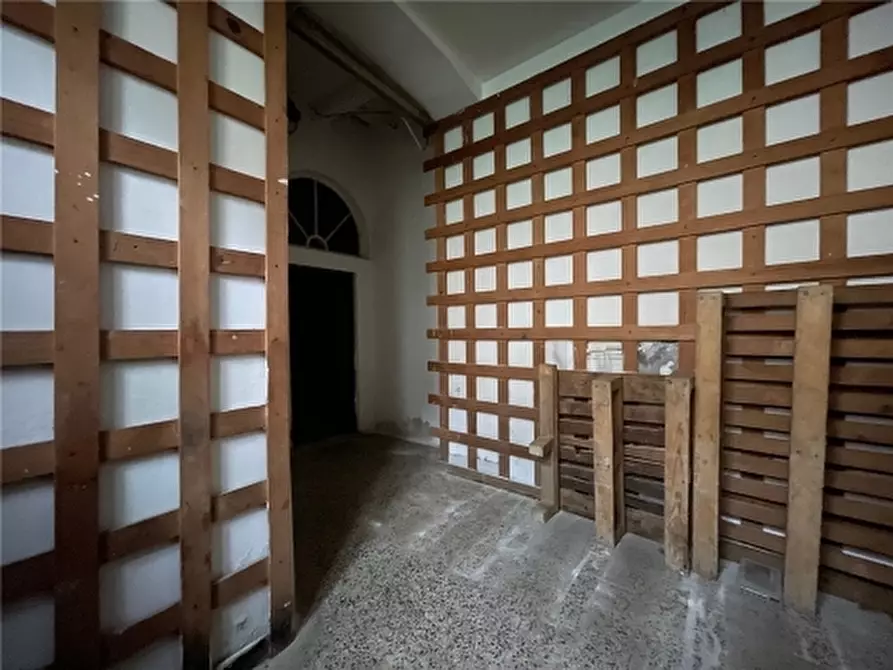 Immagine 20 di Negozio in vendita  a Firenze