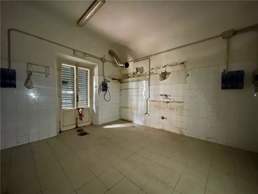 Immagine 22 di Negozio in vendita  a Firenze