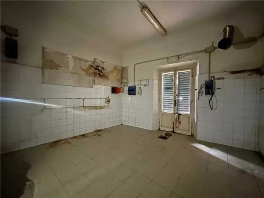 Immagine 23 di Negozio in vendita  a Firenze