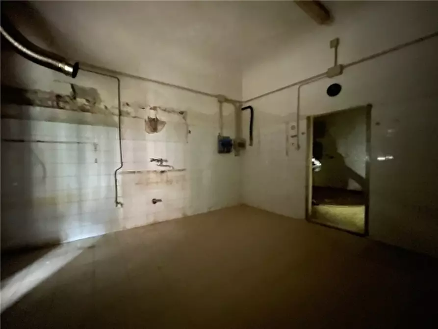 Immagine 24 di Negozio in vendita  a Firenze