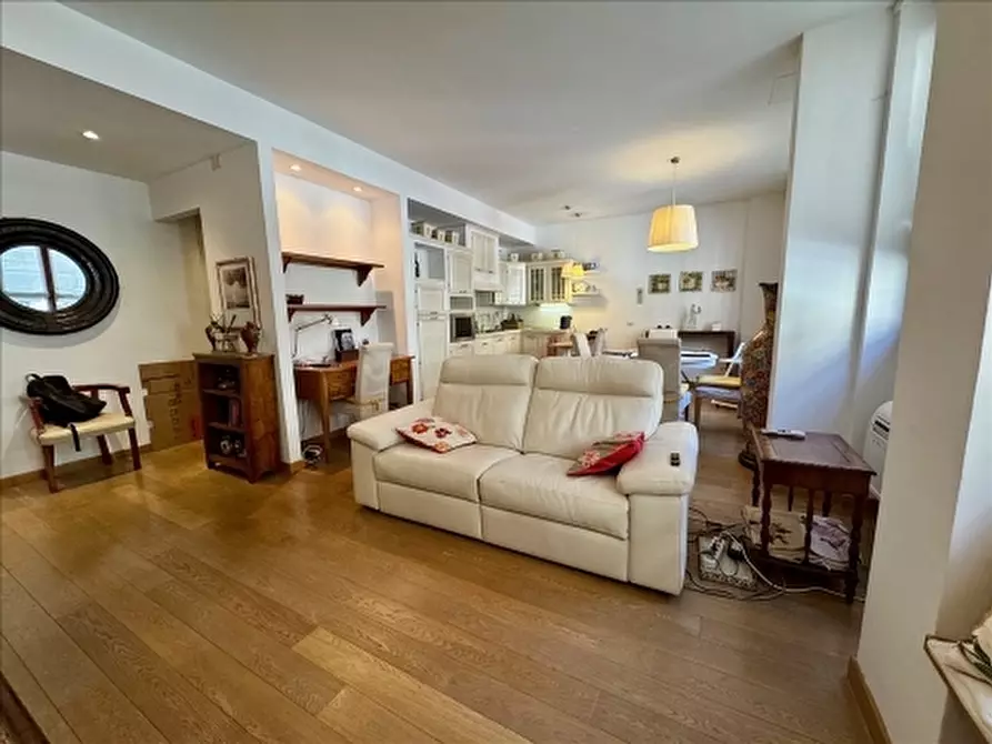 Immagine 2 di Appartamento in vendita  a Firenze