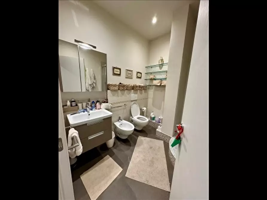 Immagine 17 di Appartamento in vendita  a Firenze