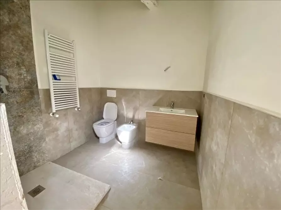 Immagine 13 di Appartamento in vendita  a Firenze