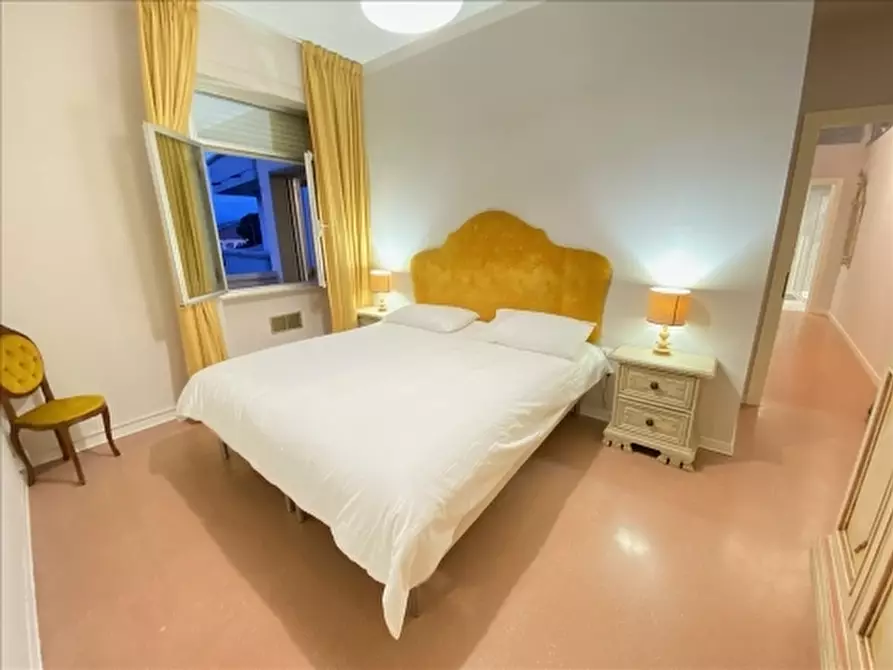 Immagine 11 di Appartamento in vendita  a Firenze