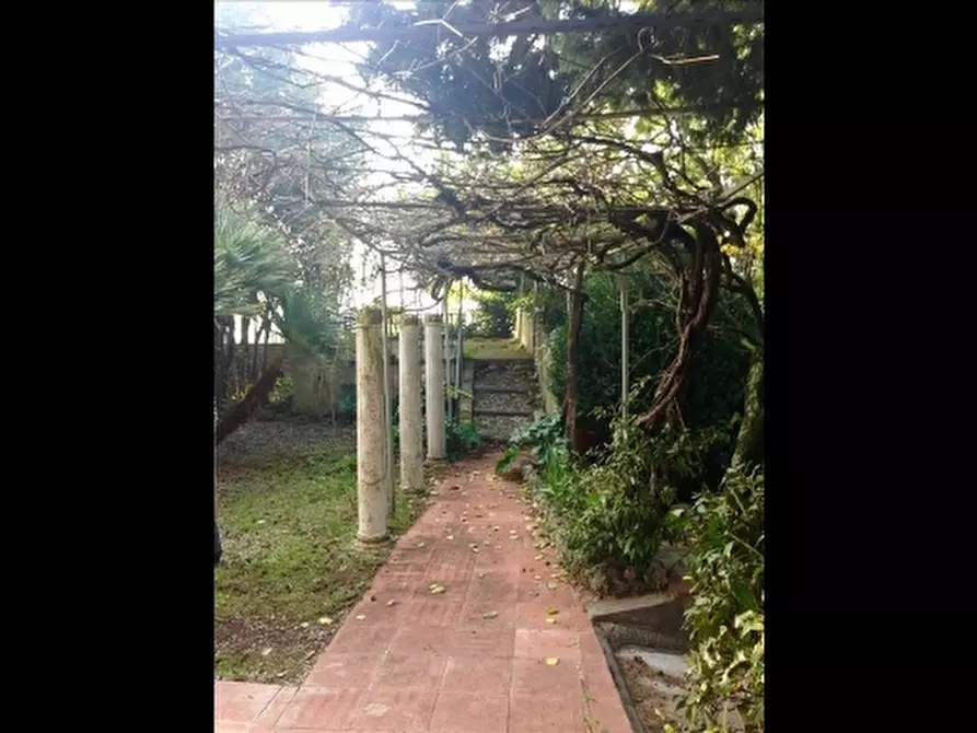 Immagine 8 di Villa in vendita  a Sesto Fiorentino