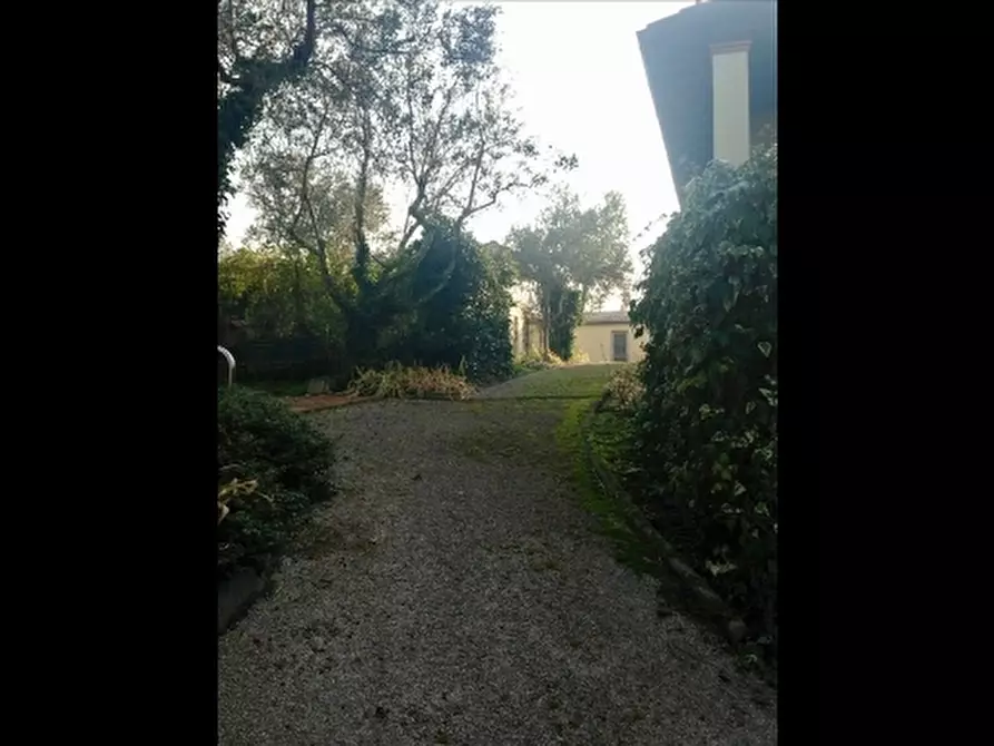 Immagine 11 di Villa in vendita  a Sesto Fiorentino