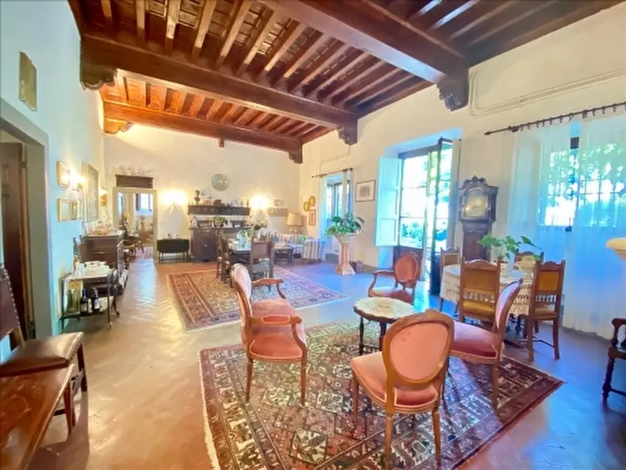 Immagine 2 di Villa in vendita  a Firenze
