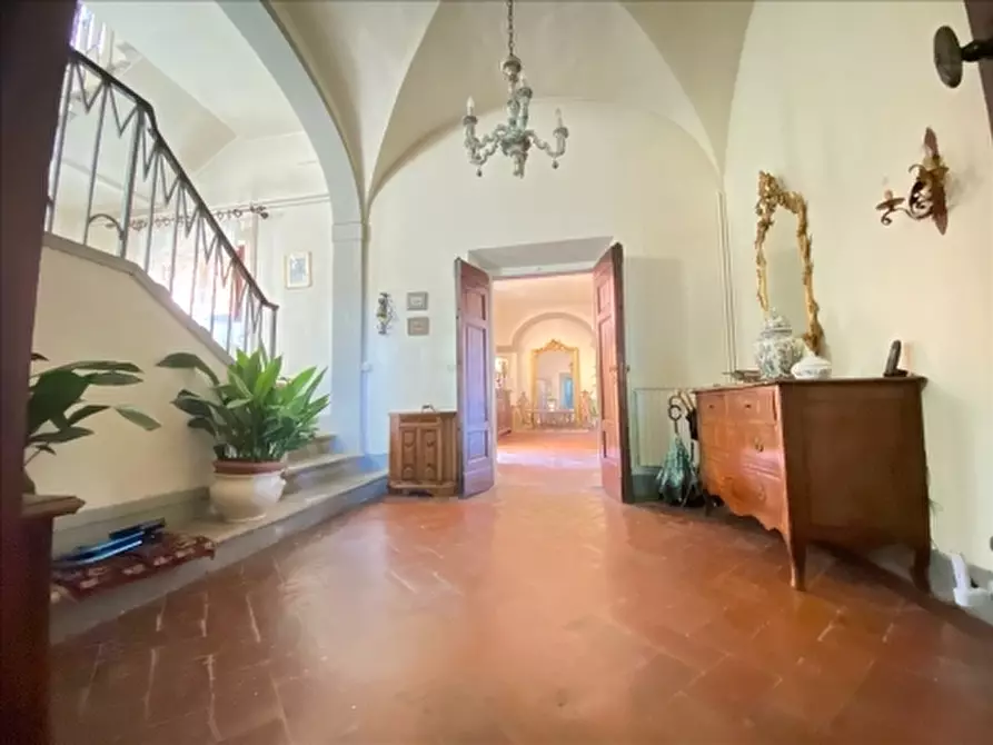 Immagine 3 di Villa in vendita  a Firenze
