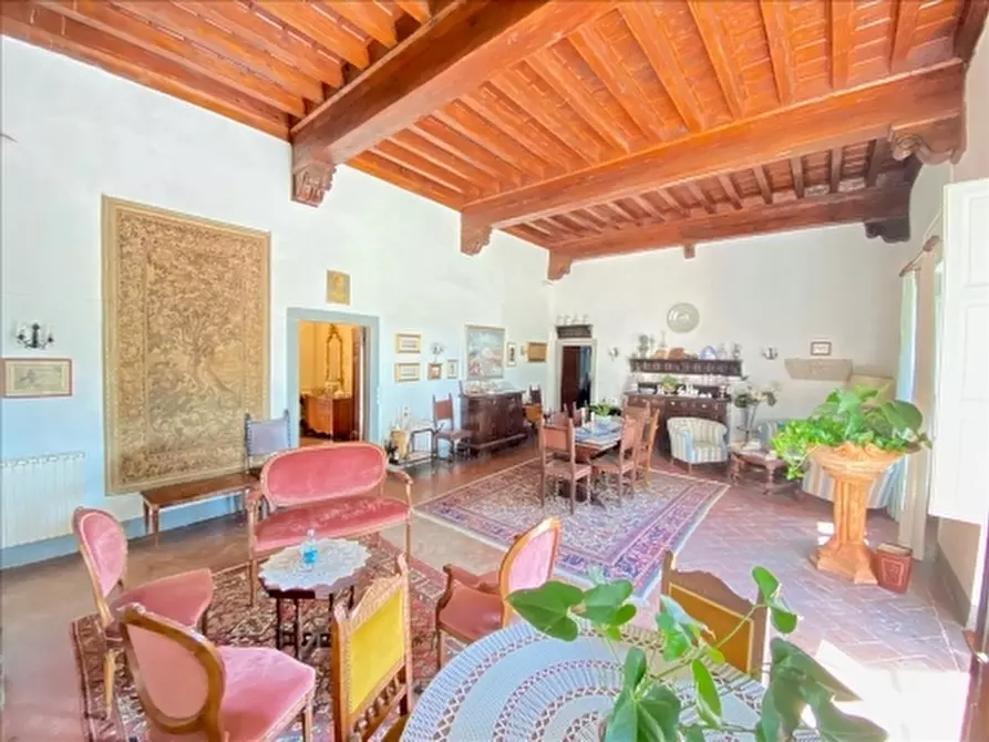 Immagine 5 di Villa in vendita  a Firenze