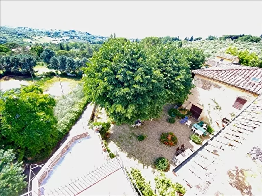 Immagine 18 di Villa in vendita  a Firenze