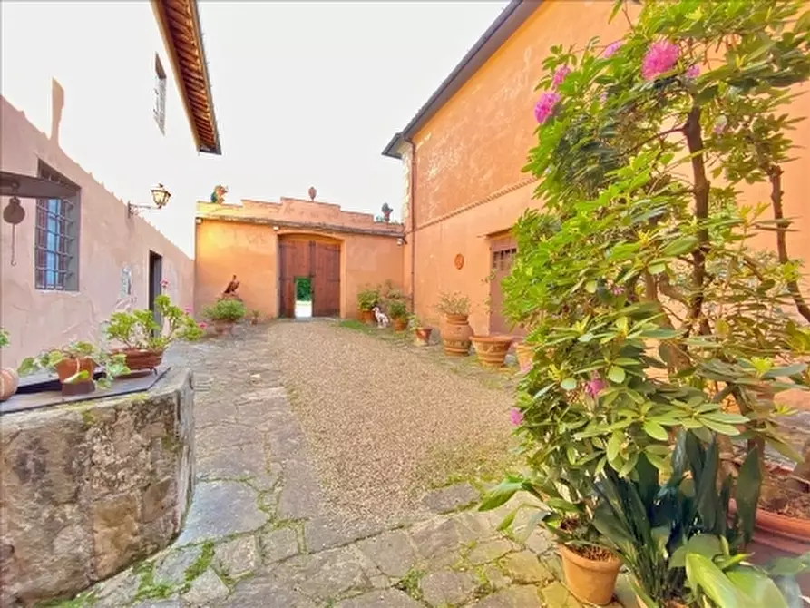 Immagine 25 di Villa in vendita  a Firenze