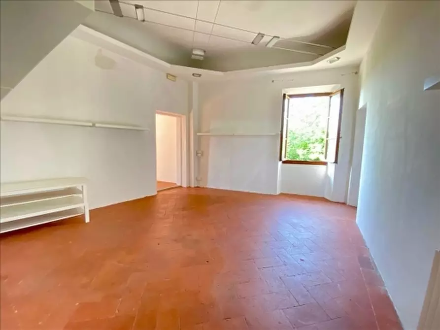 Immagine 31 di Villa in vendita  a Firenze