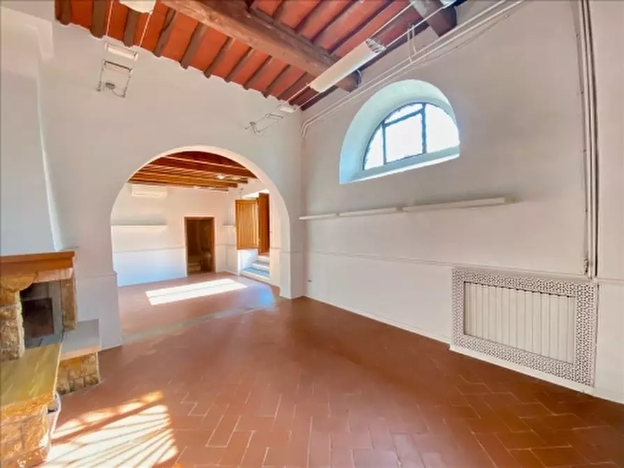Immagine 38 di Villa in vendita  a Firenze