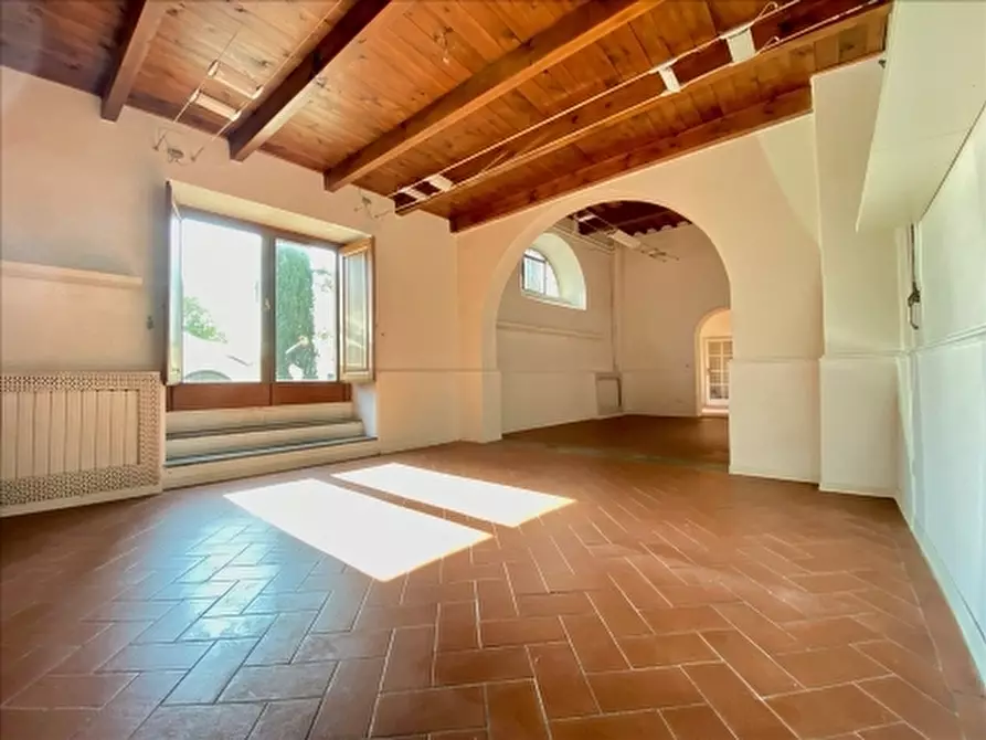 Immagine 43 di Villa in vendita  a Firenze