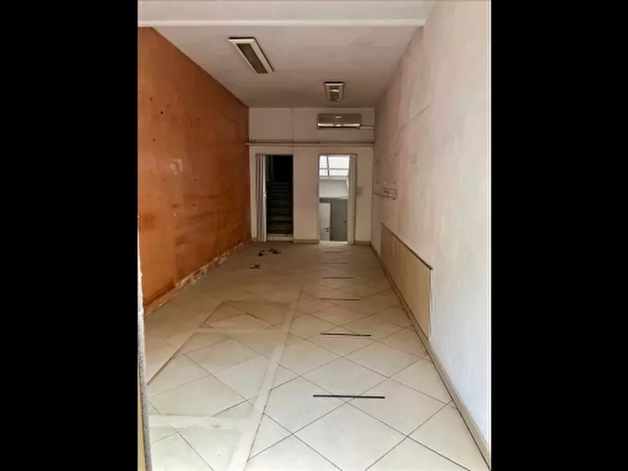 Immagine 2 di Negozio in affitto  a Firenze