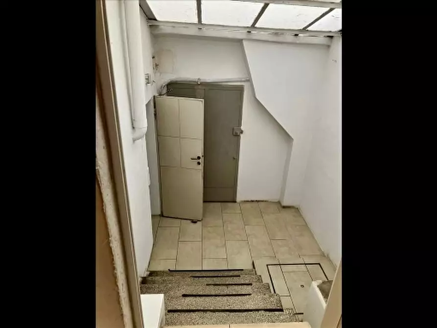 Immagine 4 di Negozio in affitto  a Firenze