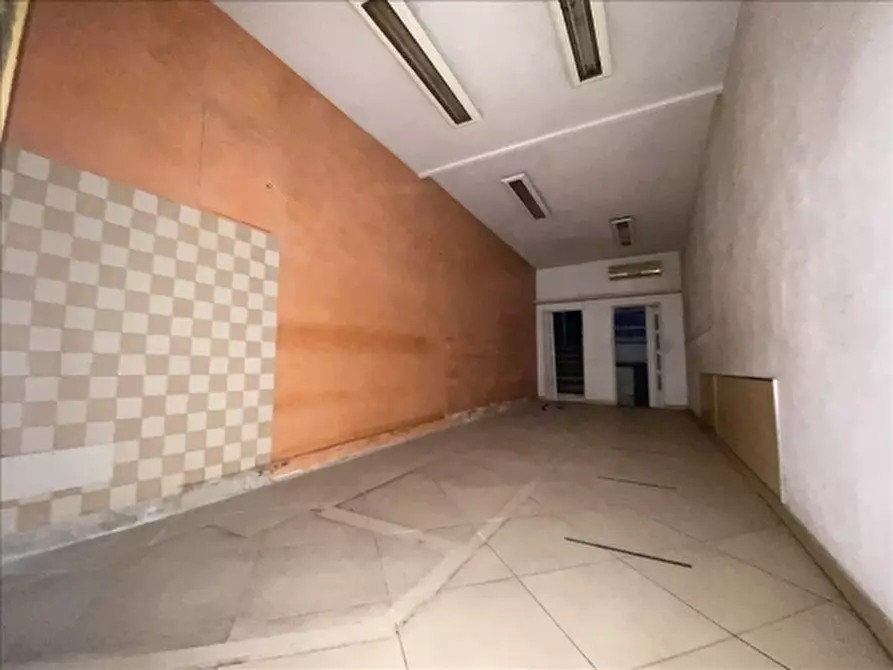 Immagine 8 di Negozio in affitto  a Firenze